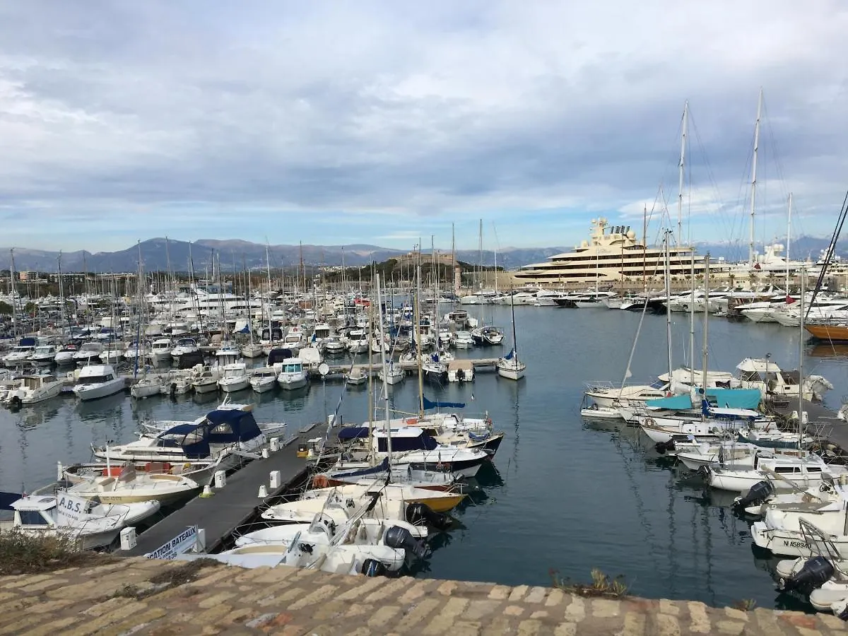Charmant studio vieil Antibes Francia