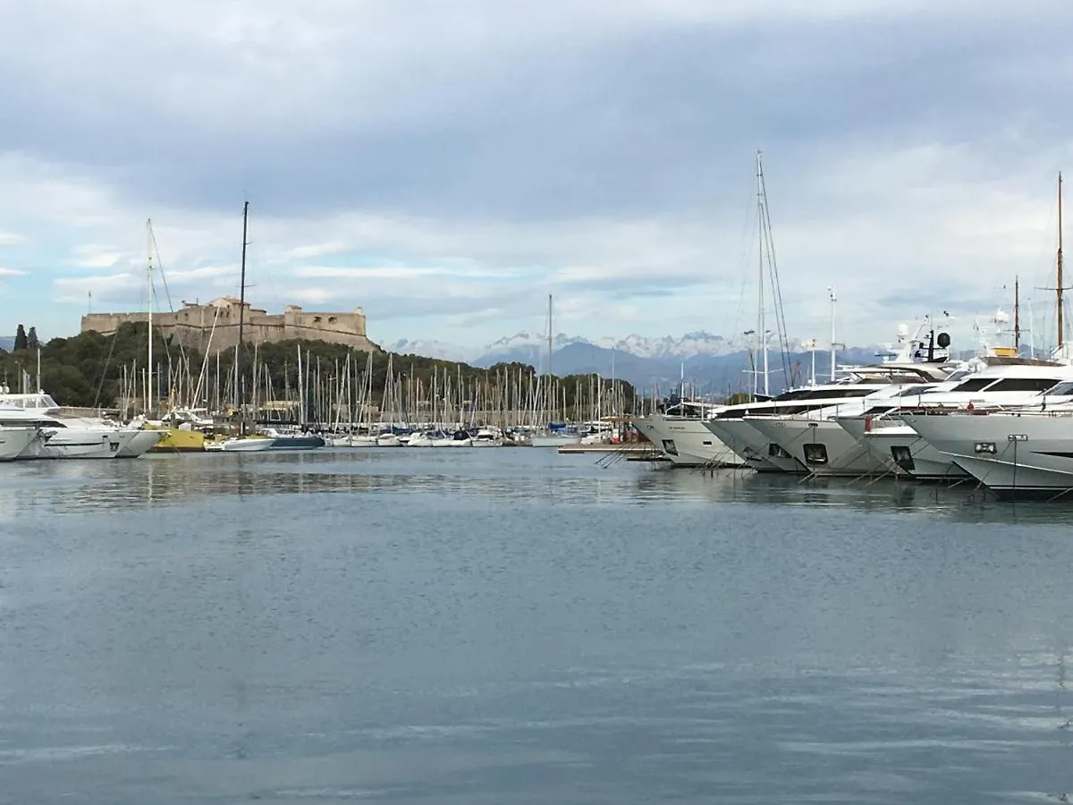 Charmant studio vieil Antibes 0*,  Francia